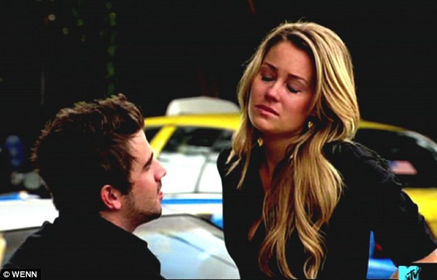 article-2456914-18b46b5e00000578-143_634x406